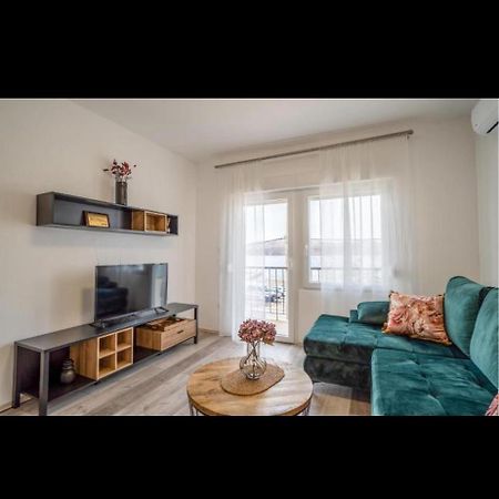 Apartman Jan Karlobag Buitenkant foto