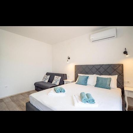 Apartman Jan Karlobag Buitenkant foto